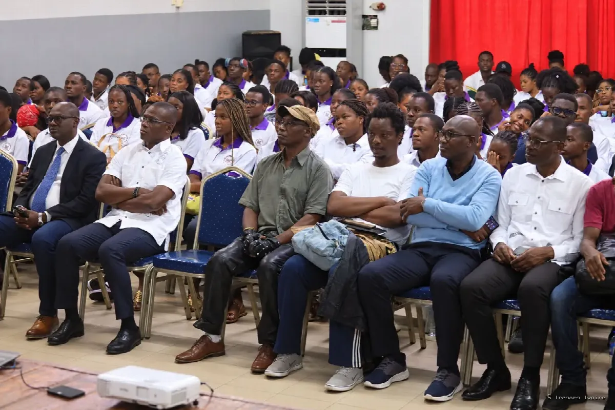 Sidiki Bakaba à l’INSAAC : une leçon de théâtre par une légende vivante