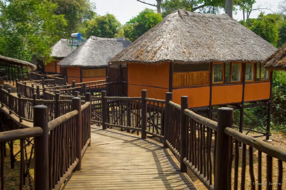 N’Zi River Lodges : dormir sur pilotis au cœur de la savane, et protéger la faune ivoirienne
