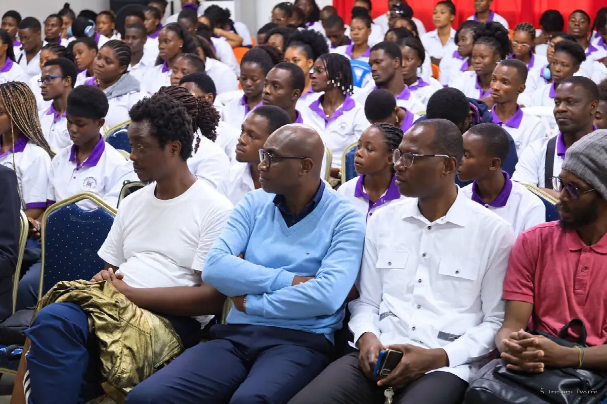 Sidiki Bakaba à l’INSAAC : une leçon de théâtre par une légende vivante