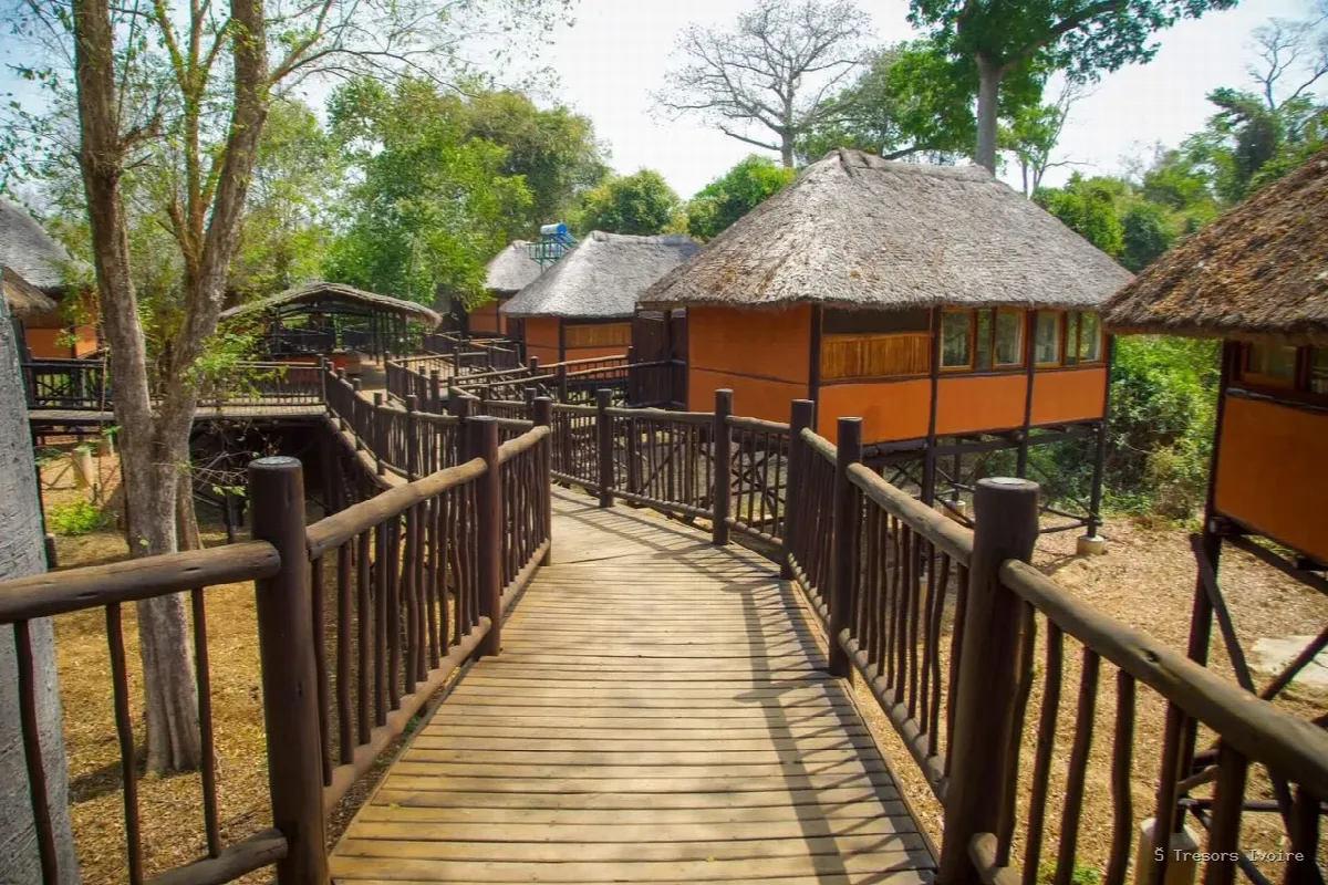 N’Zi River Lodges : dormir sur pilotis au cœur de la savane, et protéger la faune ivoirienne