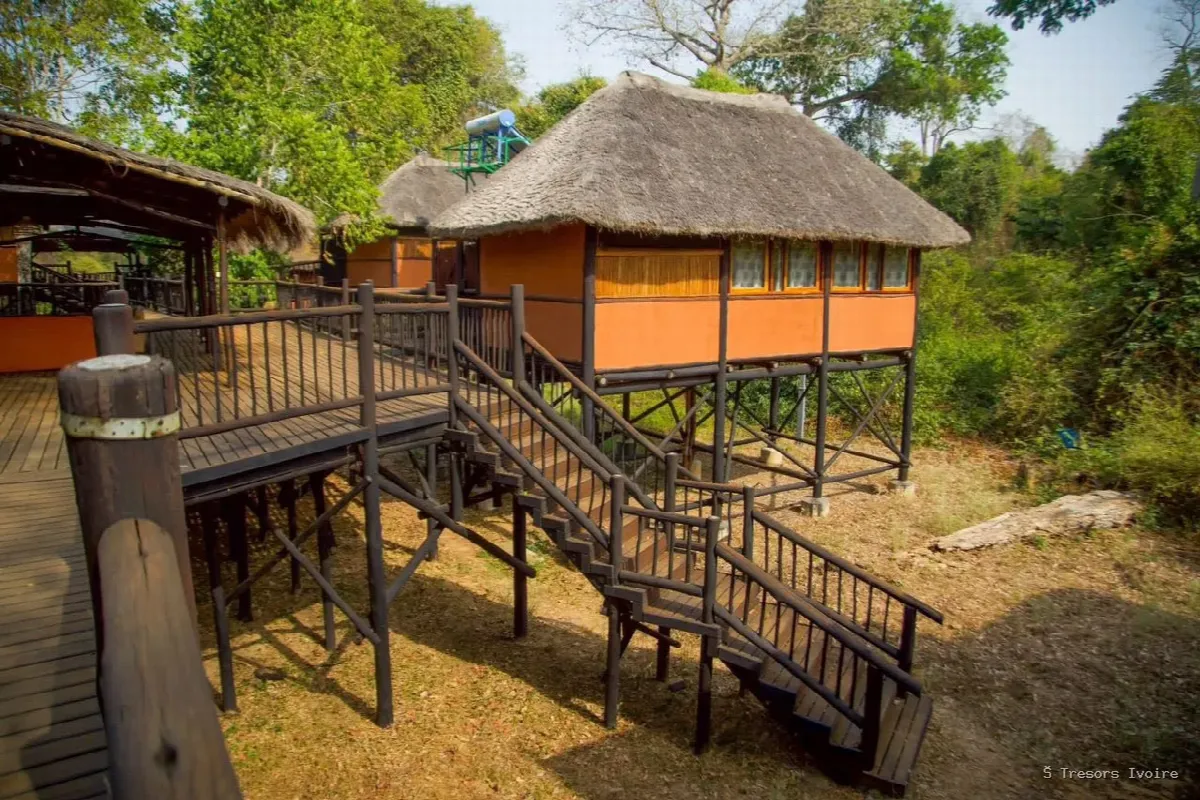 N’Zi River Lodges : dormir sur pilotis au cœur de la savane, et protéger la faune ivoirienne